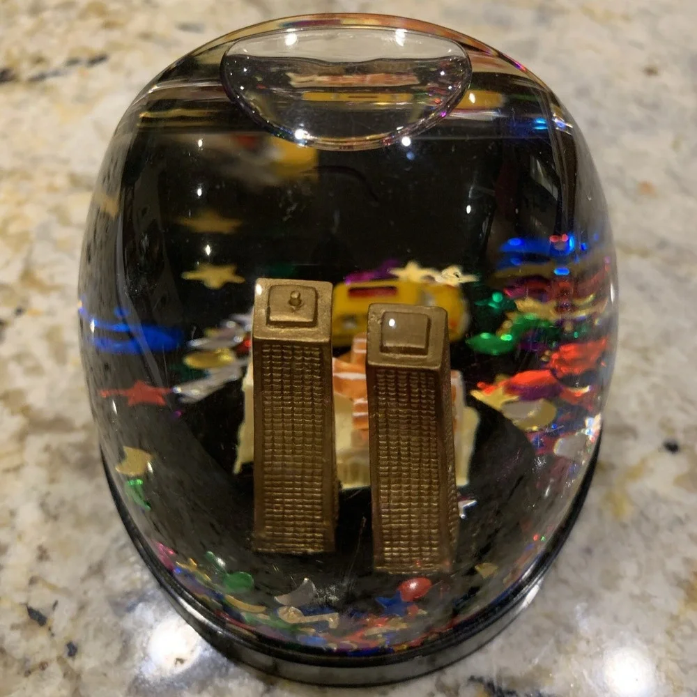 World Trade Center‎ Snow Globe pen  Holder Souvenir